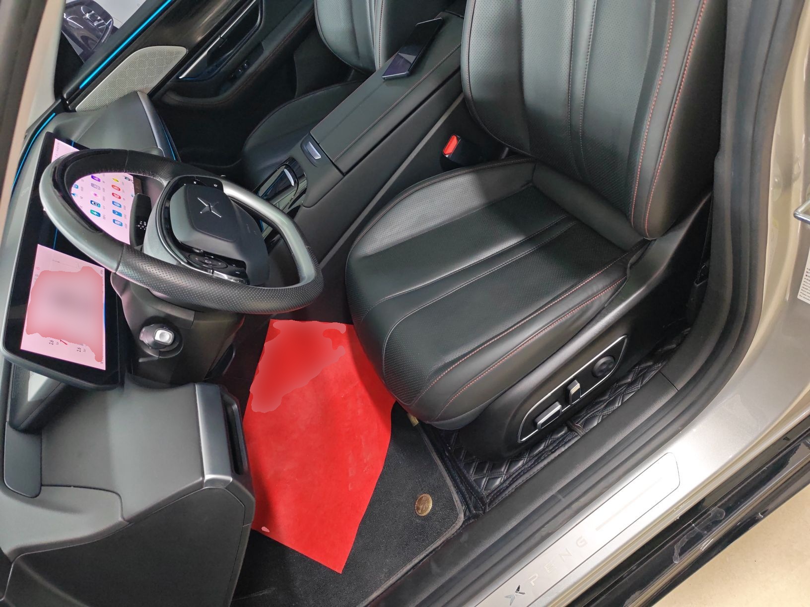 المقاعد الأمامية داخل السيارة