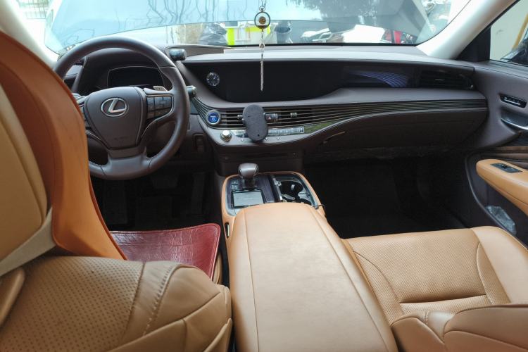 Used Lexus LS 2020 500h Excellence Edition China VI standard Center Console