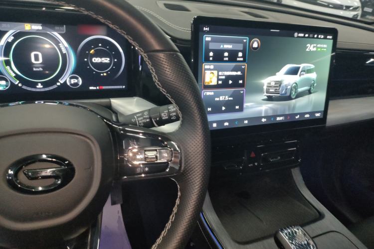 Used GAC Trumpchi GS8 2022 Dual-Engine Series 2.0TM Two-Wheel Drive Prestige Edition (7 Seats) Center Console