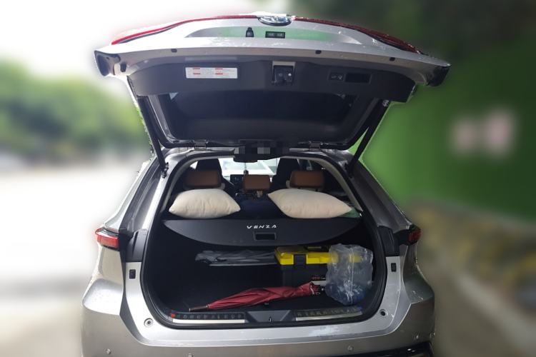 Used Toyota Venza 2023 2.5L Smart Electric Hybrid Dual-Drive Prestige Version Trunk