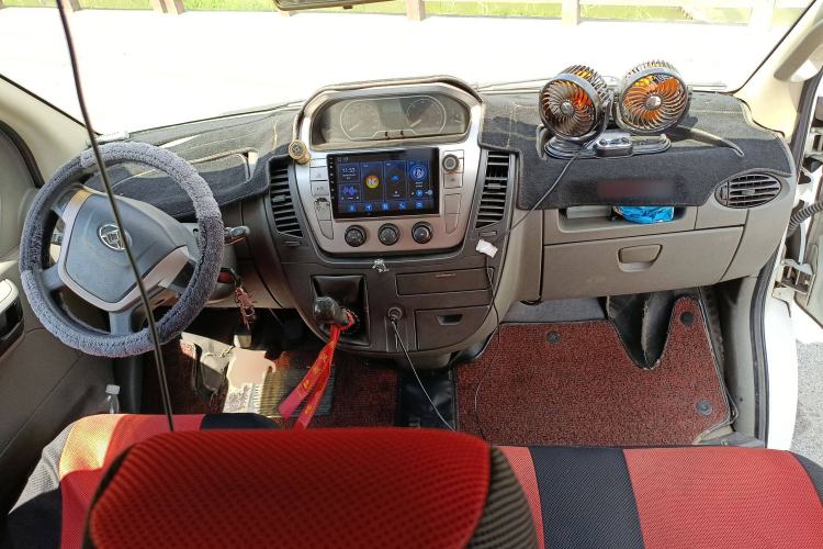 Used SAIC MAXUS Xintu V80 2015 2.5T Manual Aoyuntong Version Short Wheelbase Mid-Roof