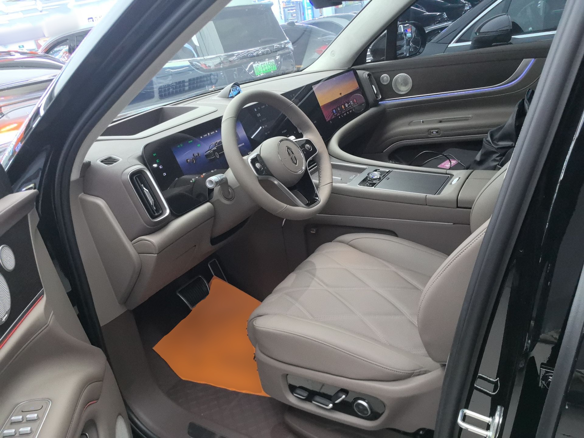 المقاعد الأمامية داخل السيارة