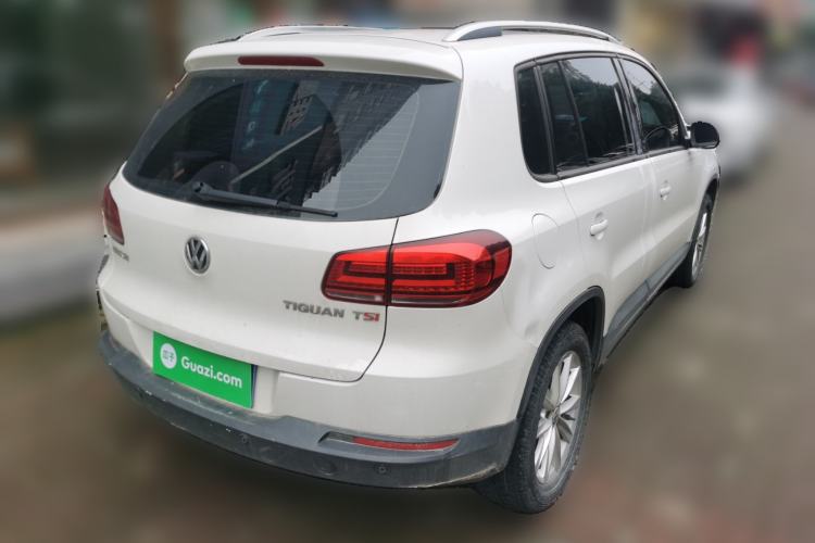 Used Volkswagen Tiguan 2015 1.8TSI Manual Two-Wheel-Drive Limited Edition Rear Right 45 Deg
