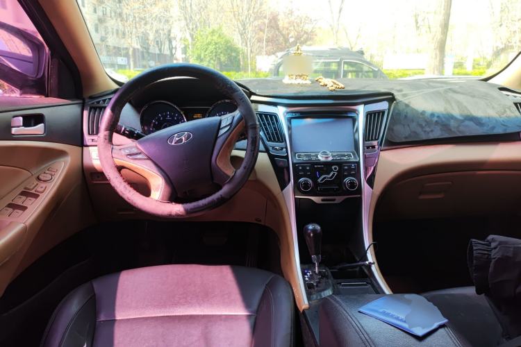 Used Hyundai Sonata 2013 2.0L Automatic Prestige Edition Center Console