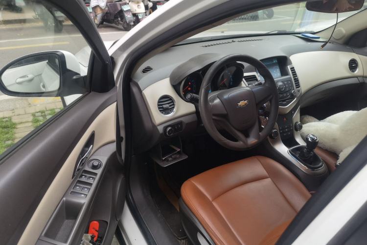 Used Chevrolet Cruze 2015 1.5L Manual Fashion Edition Driver Seat