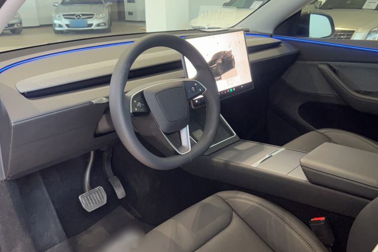 Used Tesla Model Y 2025 Rear-Wheel-Drive Version