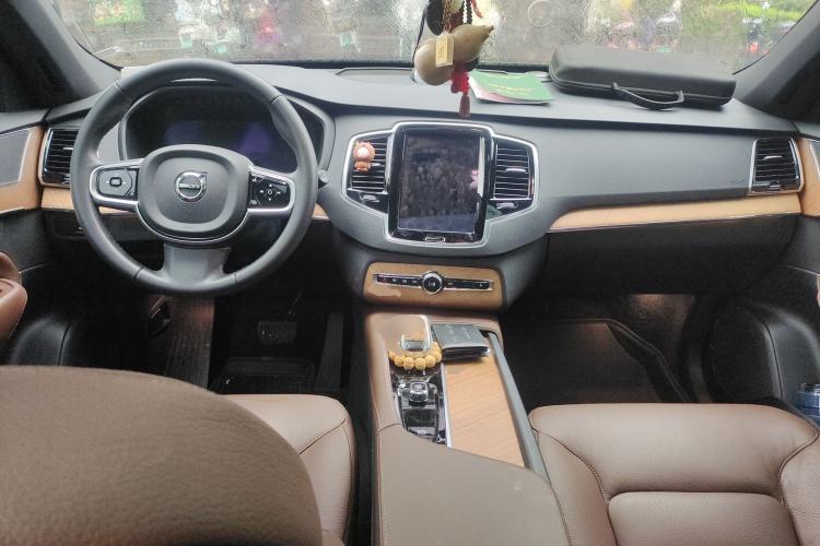 Used Volvo XC90 2023 B6 Zhiyi Luxury Edition 7-Seater Center Console