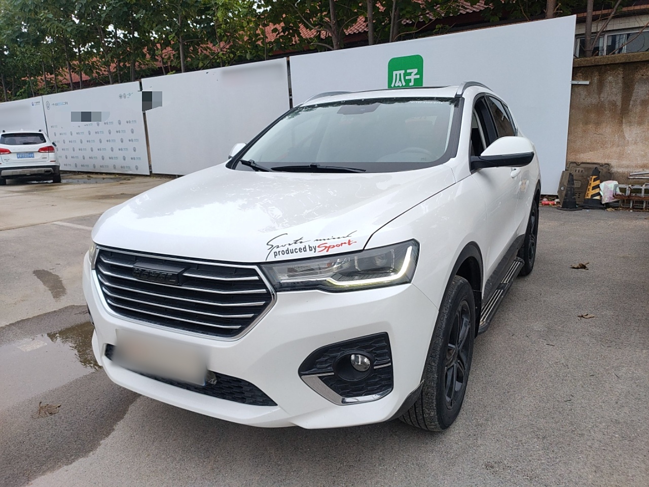 Под передней частью автомобиля