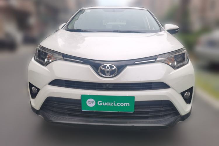 Used Toyota RAV4 2019 2.0L CVT Two-Wheel Drive Luxury Version China VI Standard