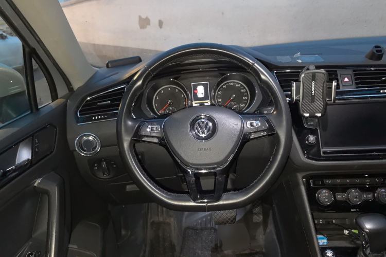 Used Volkswagen Tiguan L 2018 Facelift 330TSI Automatic Two-Wheel Drive Luxury Edition Steering Wheel