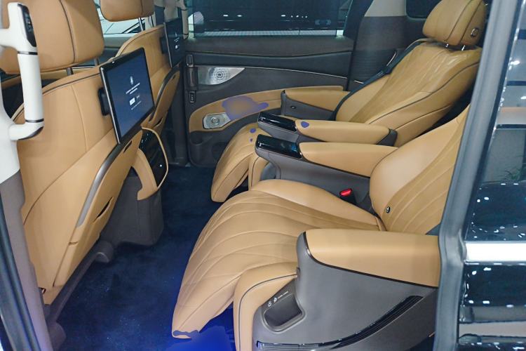 Used Denza D9 2022 DM-i 970 Four-Wheel Drive Prestige Model
