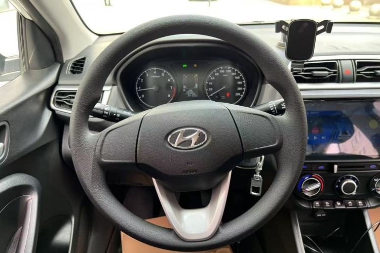 Used Hyundai Verna (older generation) 2017 1.4L Manual Refreshed Version China V Standard Steering Wheel