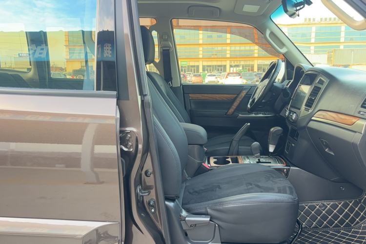 Used Mitsubishi Pajero 2018 3.0L Automatic Comfort Edition
