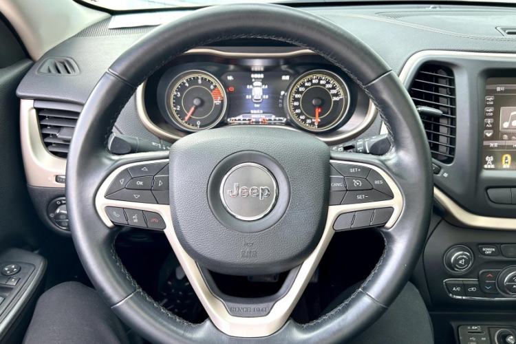 Used Jeep Cherokee 2017 2.0L Superior Edition