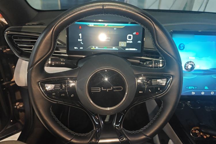 Used BYD Seal 2022 550 km Standard Range Rear-Wheel Drive Elite Version Steering Wheel
