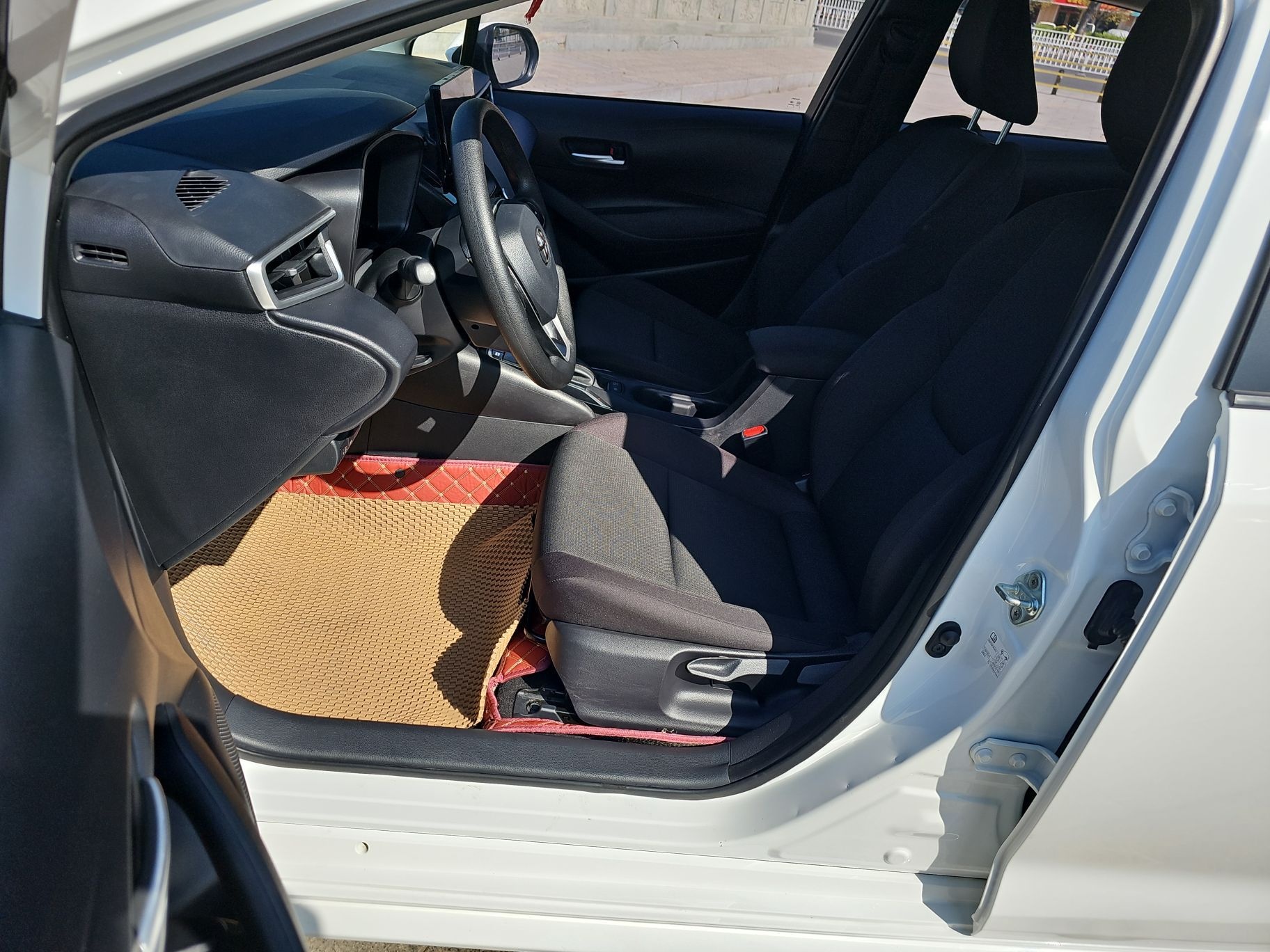 Переднее сиденье в автомобиле