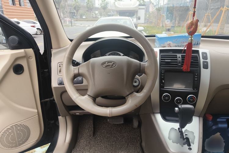 Used Hyundai Tucson 2009 2.0L Automatic Two-Wheel Drive with Sunroof
