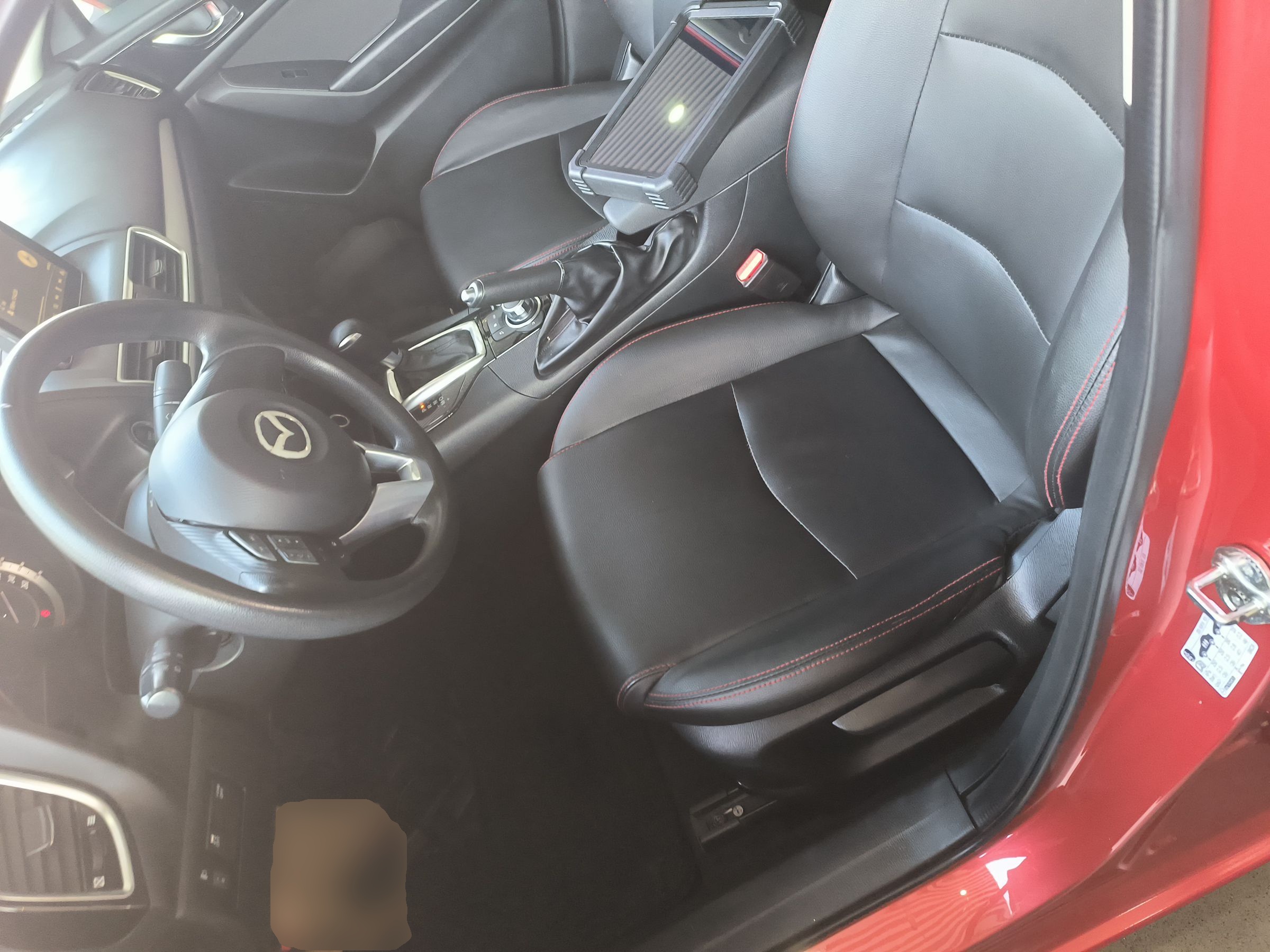 Переднее сиденье в автомобиле