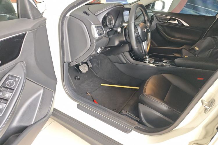 Used Infiniti QX30 2017 1.6T Two-Wheel Drive Fashion Edition Driver Seat