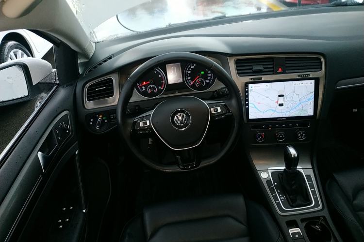 Used Volkswagen Golf 2016 230TSI Automatic Luxury Version
