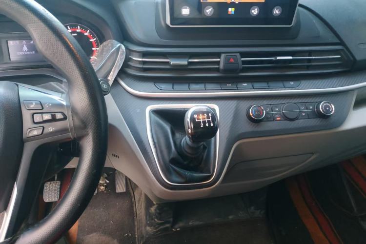 Used SAIC MAXUS Xintu V90 2022 2.0T Manual VAN Rear-Drive Extended Wheelbase High Roof with Dual Rear Tires 3-Seater
