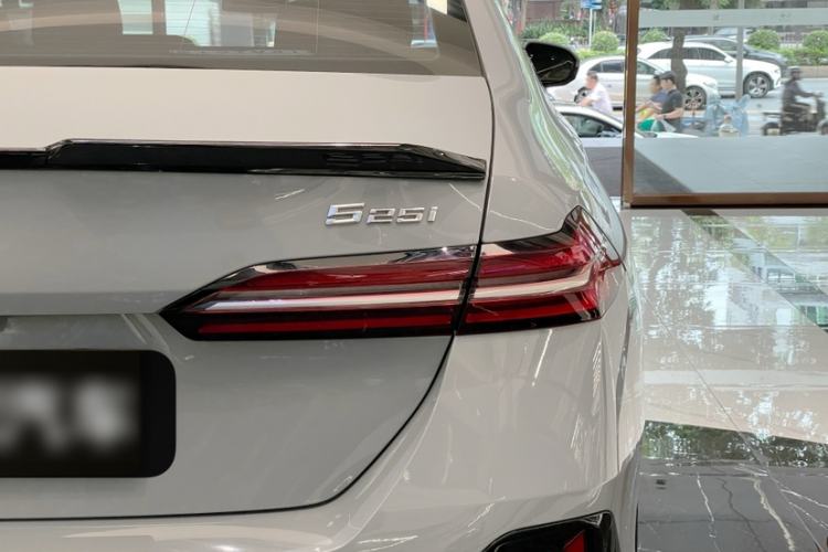 Used BMW 5 Series 2024 525i M Sport Package Exterior 3