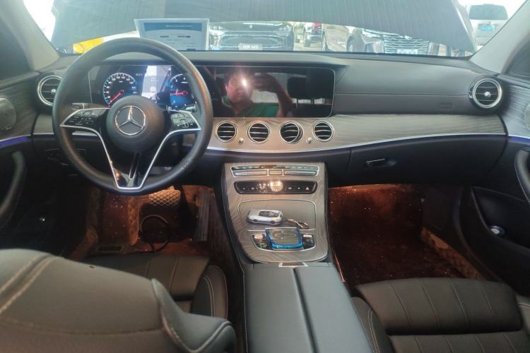 Used Mercedes-Benz E-Class 2022 Second Facelift E 300 L Fashion Edition Center Console