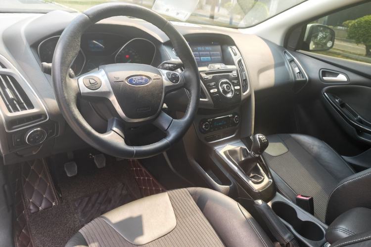 Used Ford Focus 2012 Sedan 1.6L Manual Fashion Edition Interior 1