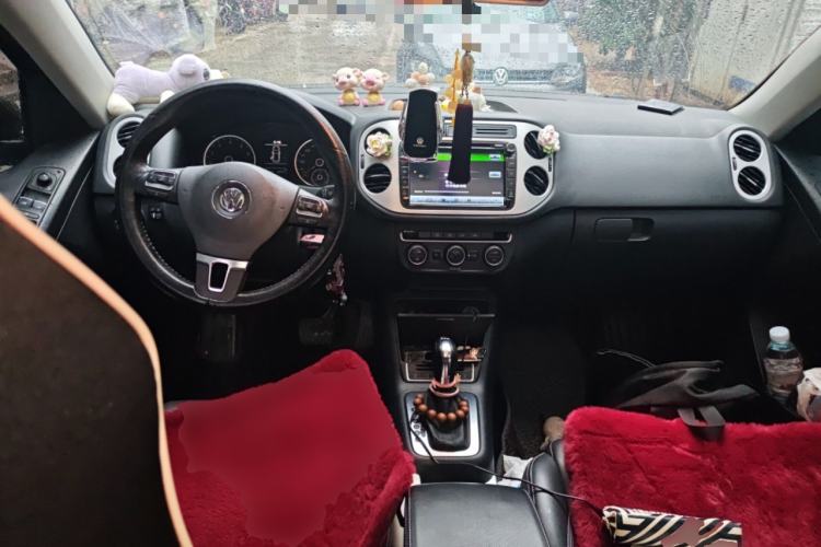 Used Volkswagen Tiguan 2016 280TSI Automatic Two-Wheel Drive Silk Road Comfort Edition Center Console