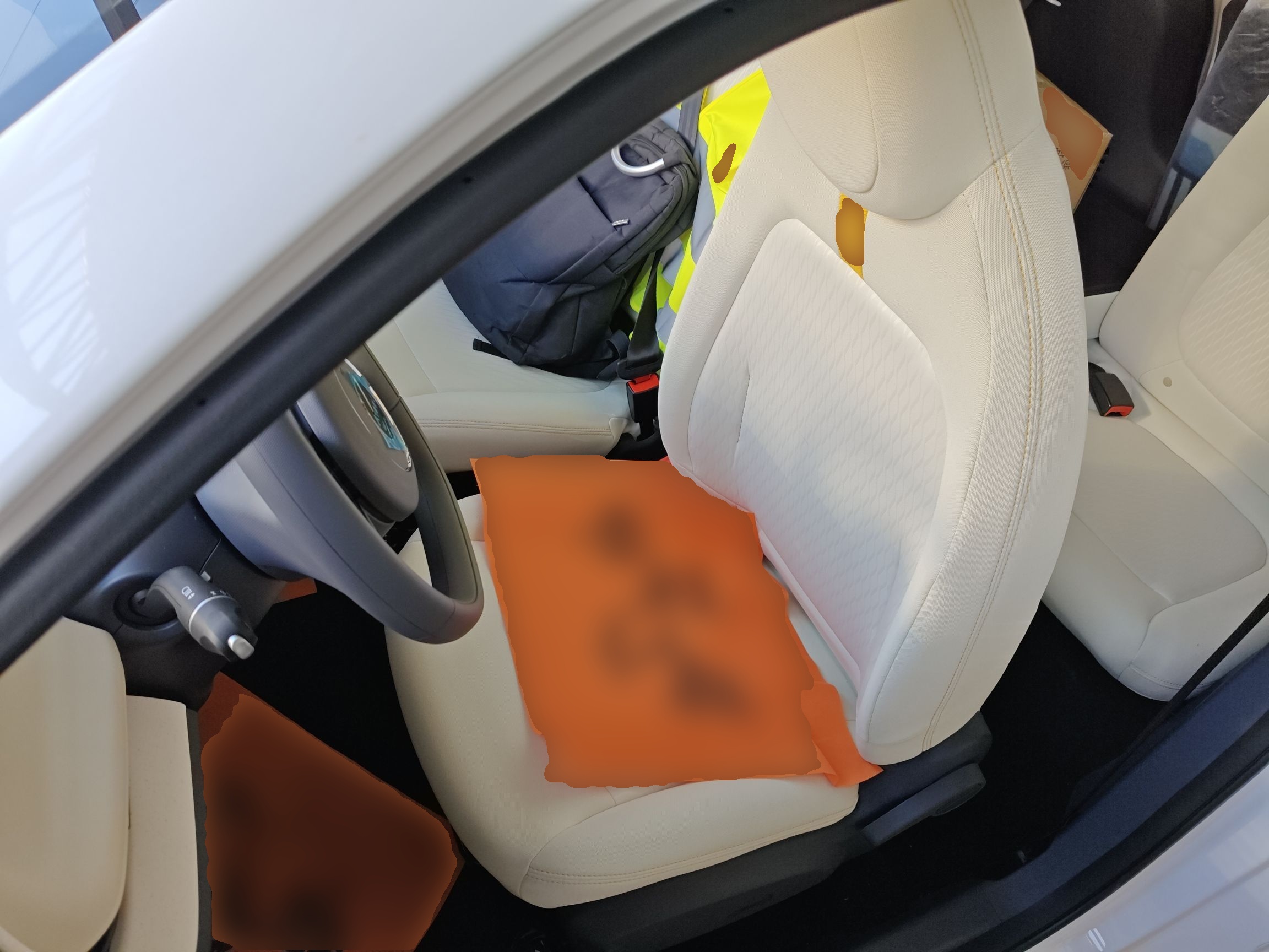 المقاعد الأمامية داخل السيارة