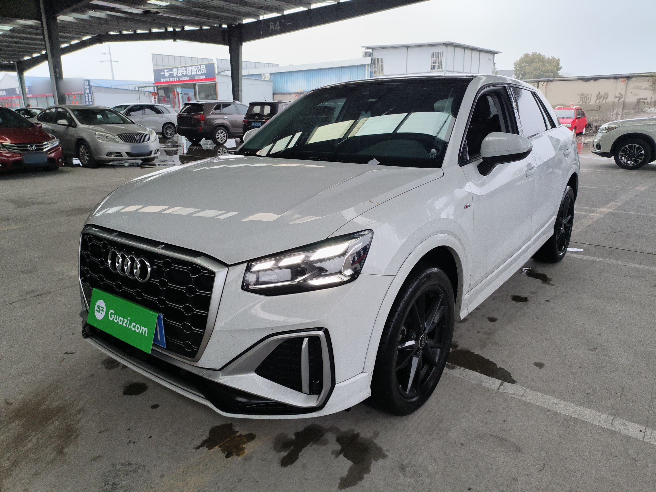 Под передней частью автомобиля