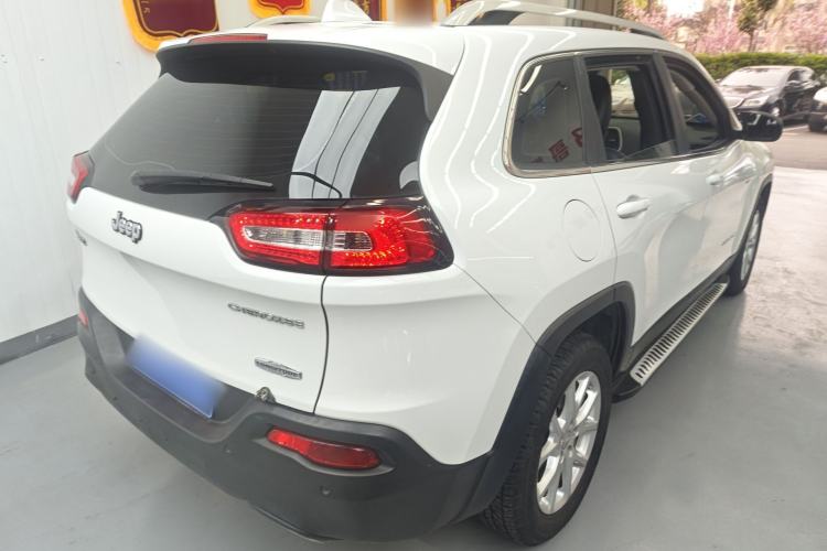 Used Jeep Cherokee 2016 2.4L Leading Edition
