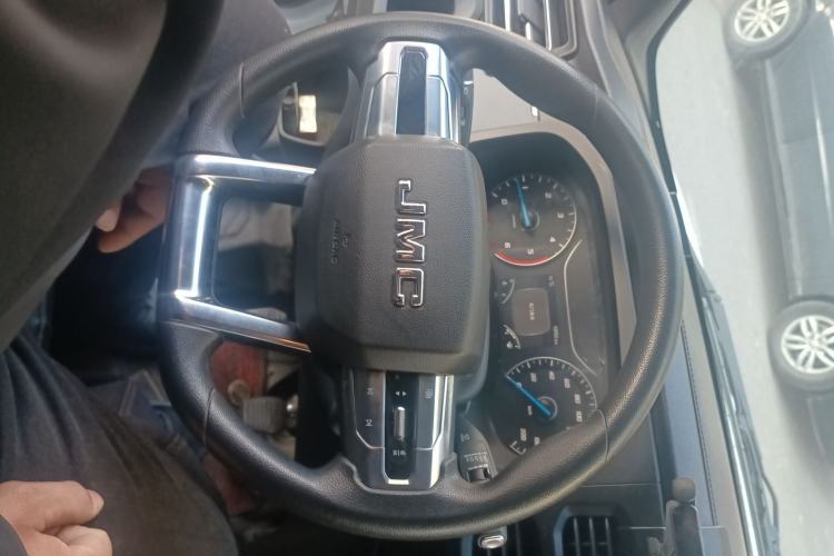 Used JMC Fushun 2023 2.0T Manual Short-Wheelbase Low-Roof Commercial Multi-Purpose Passenger Vehicle 6 Seats with Dual-Opening Tailgate
