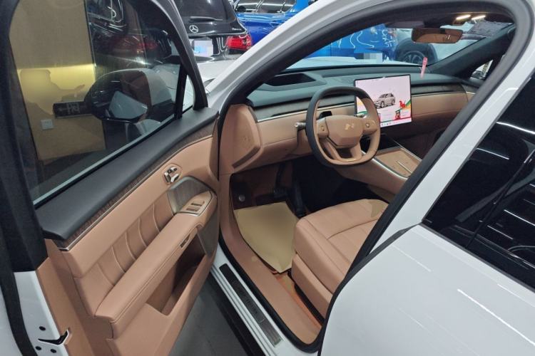 Used ONVO Luxeed L90 2025 Model—Ultra Six-Seater Version
