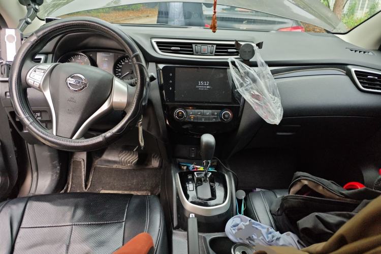 Used Nissan Qashqai 2016 2.0L CVT Elite Edition Center Console