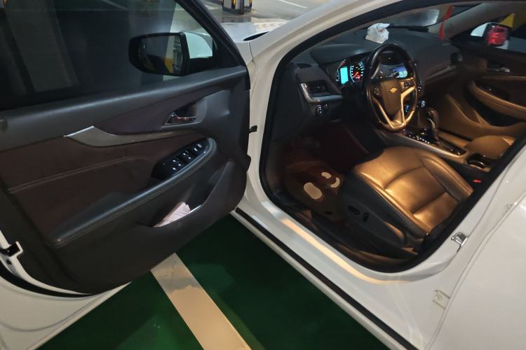 Used Chevrolet Malibu 2017 1.5T Automatic Luxury Edition Driver Seat