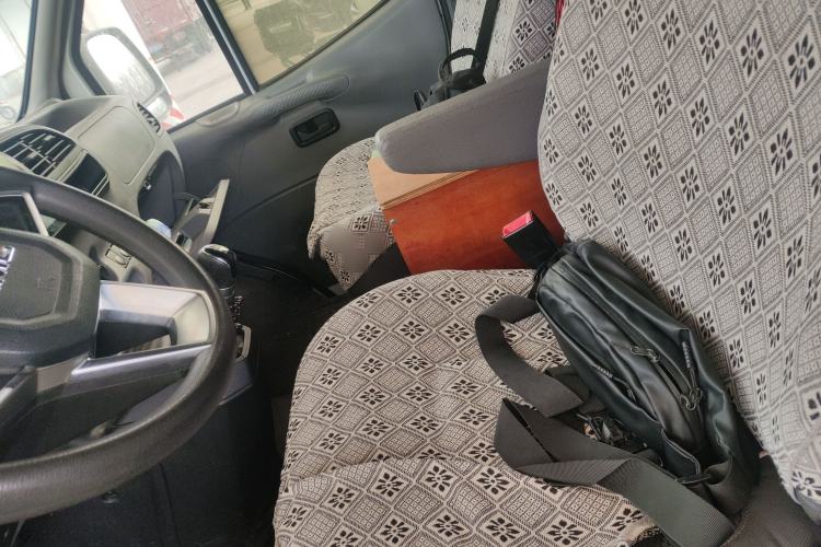 Used JMC Transit 2019 2.8T Commercial Version Long Wheelbase Mid-Roof 6-Seater Rear Single Tire China VI Emission Standard – JX493 Left Front Seat