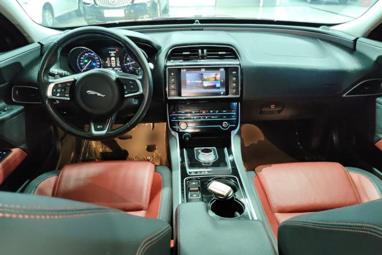 Used Jaguar XE 2015 2.0T 200 PS R-Sport
