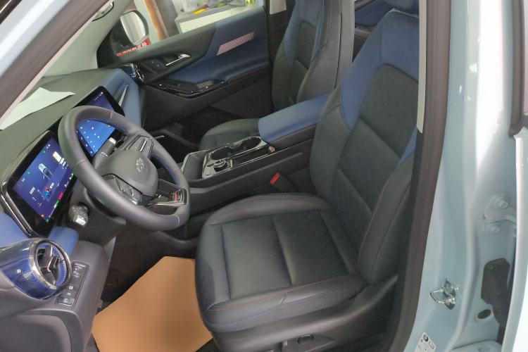 Used Chevrolet Equinox Plus 2024 102km RS Ultimate Edition Left Front Seat