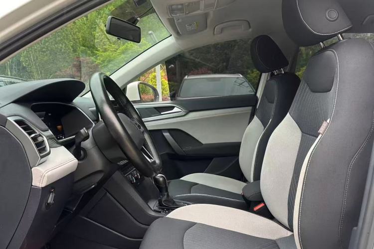 Used Volkswagen Tharu 2023 300TSI Two-Wheel-Drive Crescent Edition Interior 2