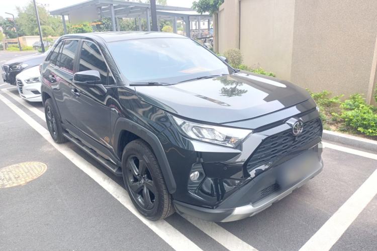 Used Toyota RAV4 2022 2.0L CVT 4x4 Style Plus Edition Front Right 45 Deg