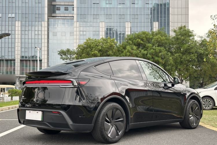 Used Tesla Model Y 2026 Model Long-Range Rear-Wheel-Drive Version Exterior 3