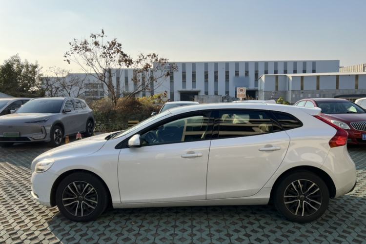 Used Volvo V40 2018 T3 Zhiyi Edition