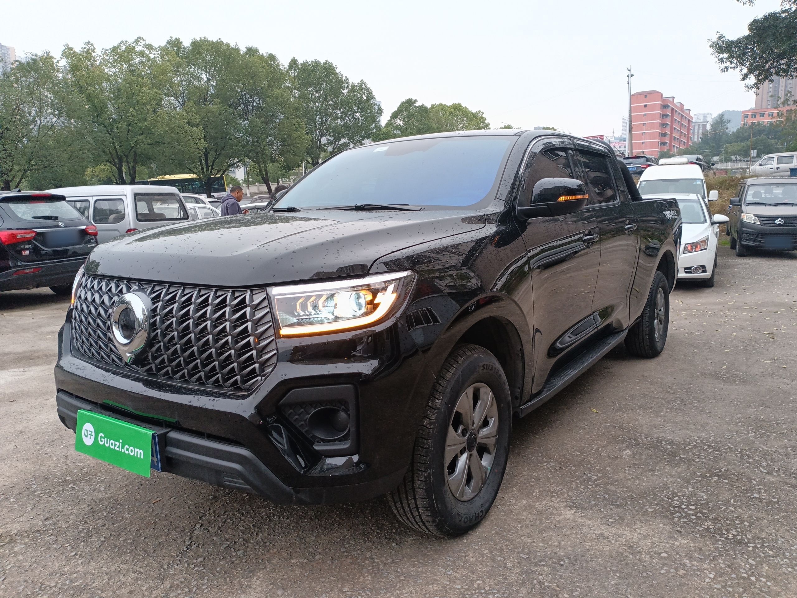 Под передней частью автомобиля