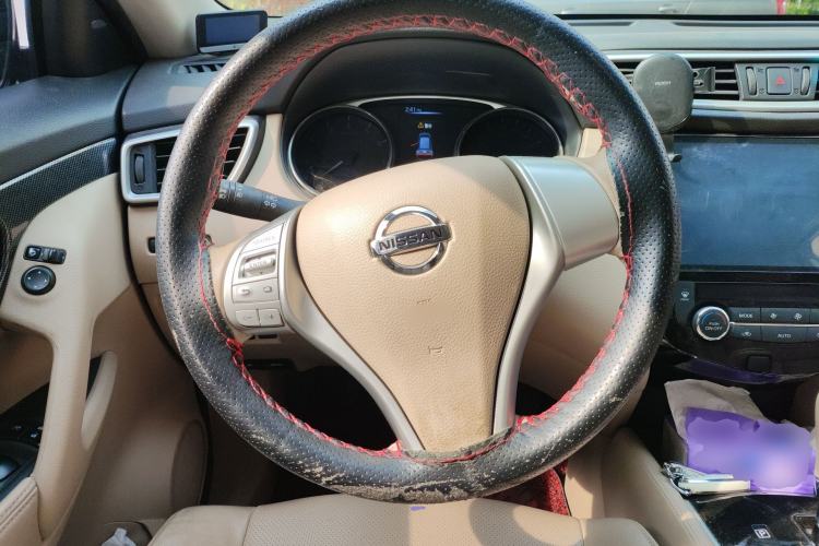 Used Nissan X-Trail 2014 2.5L CVT Luxury Edition 4WD Steering Wheel