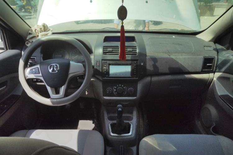 Used BAIC Weiwang M20 2014 1.5L Comfort Version BJ415B Center Console