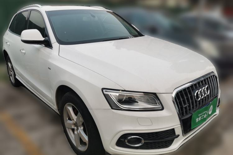 Used Audi Q5 2018 Collector's Edition 40 TFSI Ambition Model Front Right 45 Deg