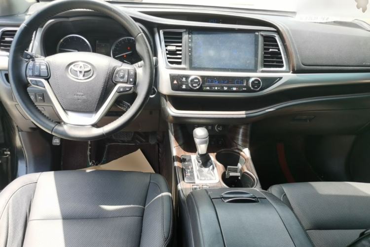 Used Toyota Highlander 2018 2.0T Four-Wheel Drive Luxury Edition 7 Seats China V Emission Standard
