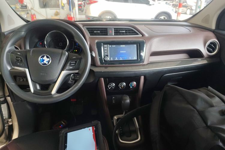 Used Venucia M50V 2017 1.6L XL CVT Luxury Edition