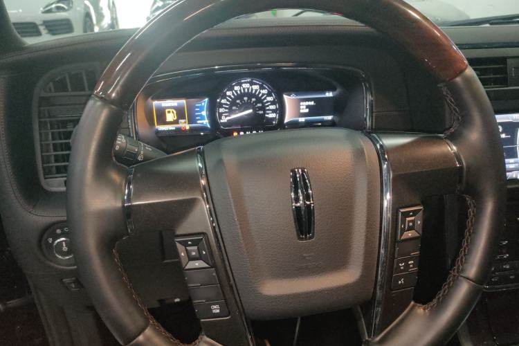 Used Lincoln Navigator 2016 3.5T AWD Steering Wheel